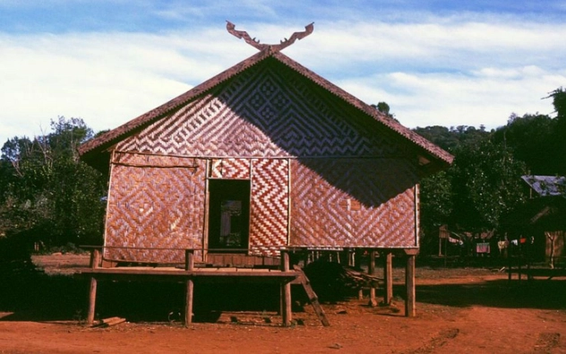 How Do You Win a Mate? 10 Bizarre Courtship Rituals That Actually Work. How Do You Win a Mate? 10 Bizarre Courtship Rituals That Actually Work.